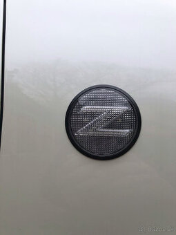 Nissan 370z - sekvenční blinkry do blatníku - bílé / černé