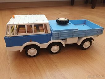 Tatra 813