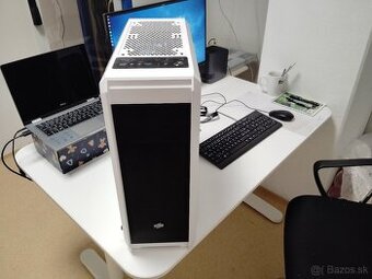 Zostava -AMD Ryzen 5 3600X, RAM 32GB, SSD 512GB.