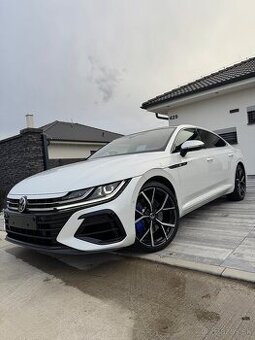 Volkswagen Arteon R 235 KW Sedan Koža / Kamera / Módy / Pano