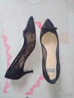 Čipkované lodičky Baťa