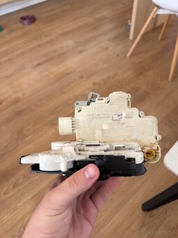 Predám zámok s doťahom na Audi A6 / S6 / RS6 C7 a C7.5