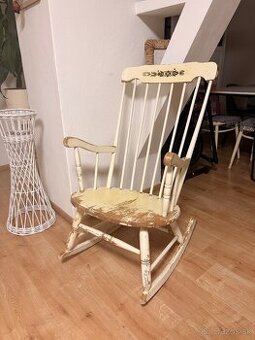 Predám drevené hojdacie kreslo