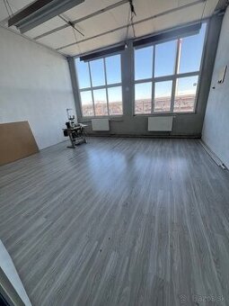 Prenájom výrobných alebo skladových priestorov s kanceláriou