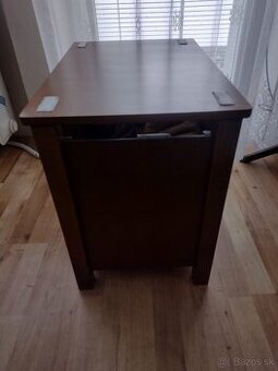 Pevná komoda lavica