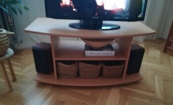 Stolik pod televizor