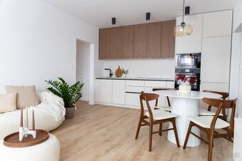 NA PREDAJ MODERNÝ 2,5-IZBOVÝ BYT V SRDCI RUŽINOVA
