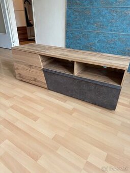 Stolik pod TV