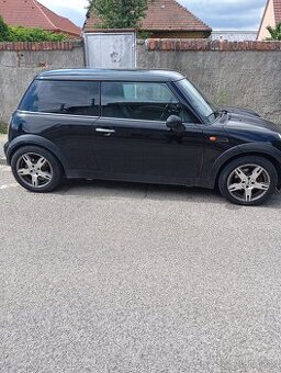 Predám Mini One Cooper od 14.6.možná  ponúknite