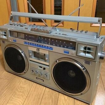 Dobrý den prodám vše krásně funguje JVC Boombox 6 Band Stere
