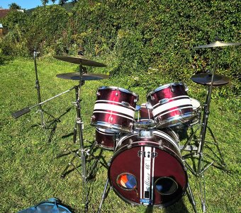 Kompletná bicia súprava Mapex červenéj farby+ príslušenstvo