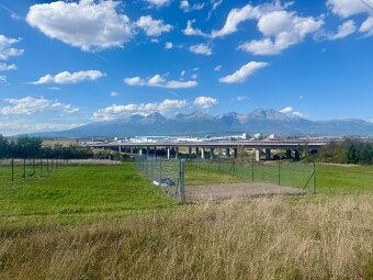 Záhradka s výhľadom na V. Tatry, Poprad-Stráže