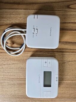 Bezdrôtový týždenný programovateľný termostat Salus