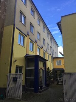 NA PREDAJ: Administratívna budova v centre Bratislavy
