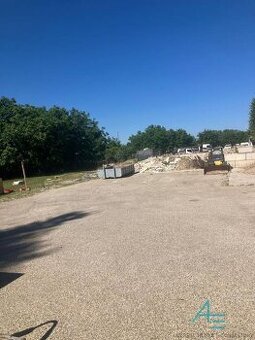 Investičný pozemok 5868 m2 v PB.