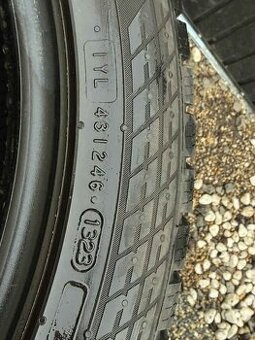 Nokian WR Snowproof 235/45R18