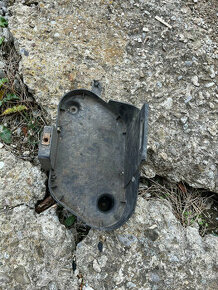 Chrysler Grand Voyager 08-15 Držiak autobatérie 05109343AB - 1