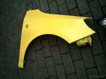 Pravý predný blatník a PP světlo fabia 2 po faceliftě