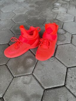 NIKE KWAZI Red Action