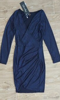 Trblietavé tmavomodré šaty