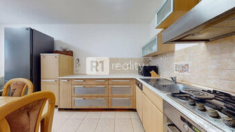 PERFEKTNÁ LOKALITA NA BÝVANIE / 4 izb. byt, 74 m2 s balkónom