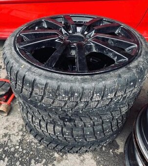 235/35 R19 Zimne