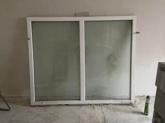 Balkonove dvere a fixne dvojkridlove okno