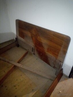 Darujem staru postel