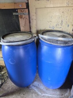 Plastové sudy  220l