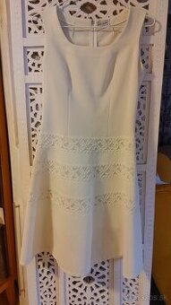 Elegantné šaty v. 36 z hrubšieho materiálu a krajky