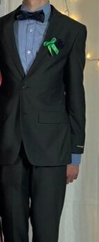 Predám tmavo šedý pánsky oblek, veľkosť 44