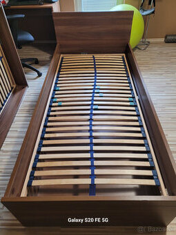 jednolôžková posteľ