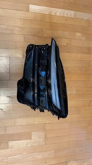 Predam na Tesla Y  2025 ľavý predný adaptivny LED svetlomet