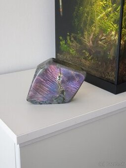 Labradorit - přes 1 Kg (fialový, oboustranná barvoměna)