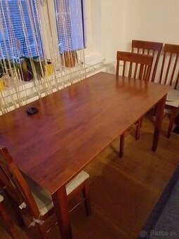 Kuchynský stôl a stoličky