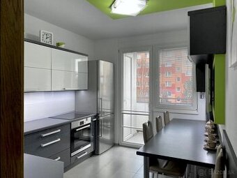 Prenájom priestranný trojizbový byt v Prievidzi, 72 m²