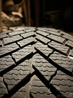 Predám celoročnú pneumatiku Double coin 235/50 r18