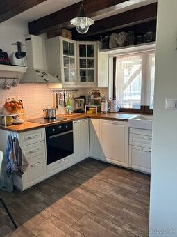 Prenájom nehnuteľnosti 4 izbový dom - 1