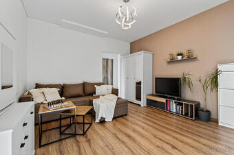 Senec - NA PREDAJ čiastočne prerobený 1,5 izbový byt, hneď p