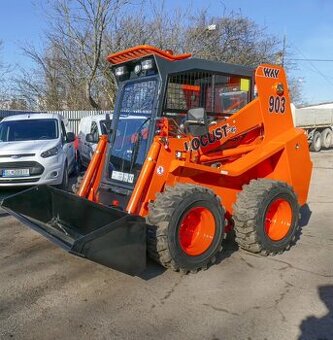 Hľadáme strojníka na smykový nakladač LOCUST 903 SPEED – Koš