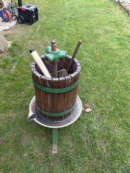 Lis a mlynček na hrozno