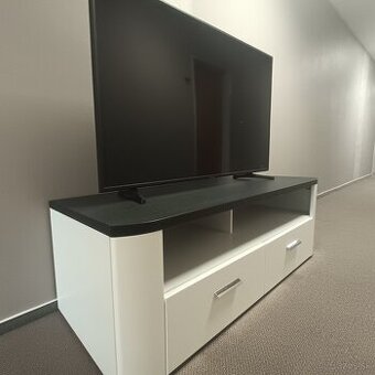 Luxusný TV stolík