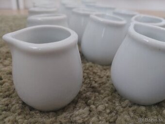 Porcelanove kanvicky na mlieko /mliekovky/ s vylevkou