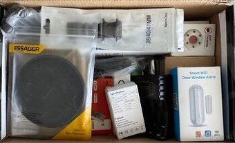 Box rôznej elektroniky a príslušenstva