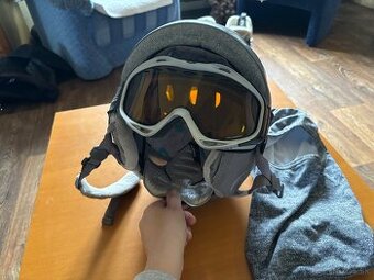 Predám dve skoro nové komplet dámske lyžiarske výbavy