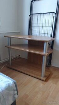 Stolík pod televizor