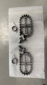 BMW nove enduro stupacky