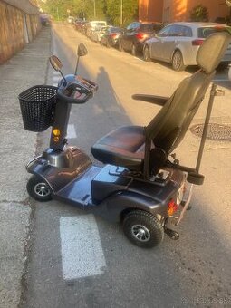 Invalidný vozík pre seniorov
