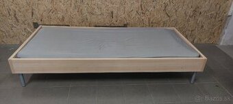 2 jednolôžkové postele s matracmi ikea.