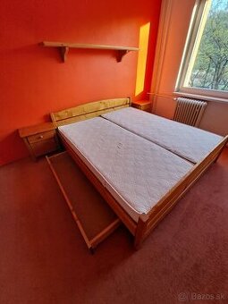 Manželská posteľ 180x200 aj s matracmi a nočnými stolíkmi